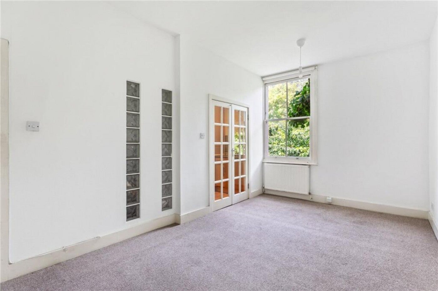 Flat Evering Road in Greater London