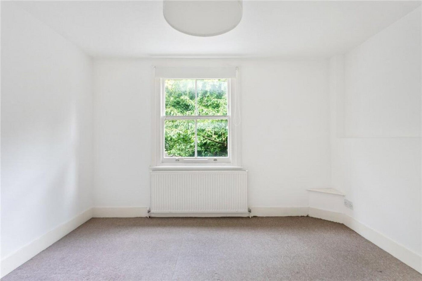 Flat Evering Road in Greater London