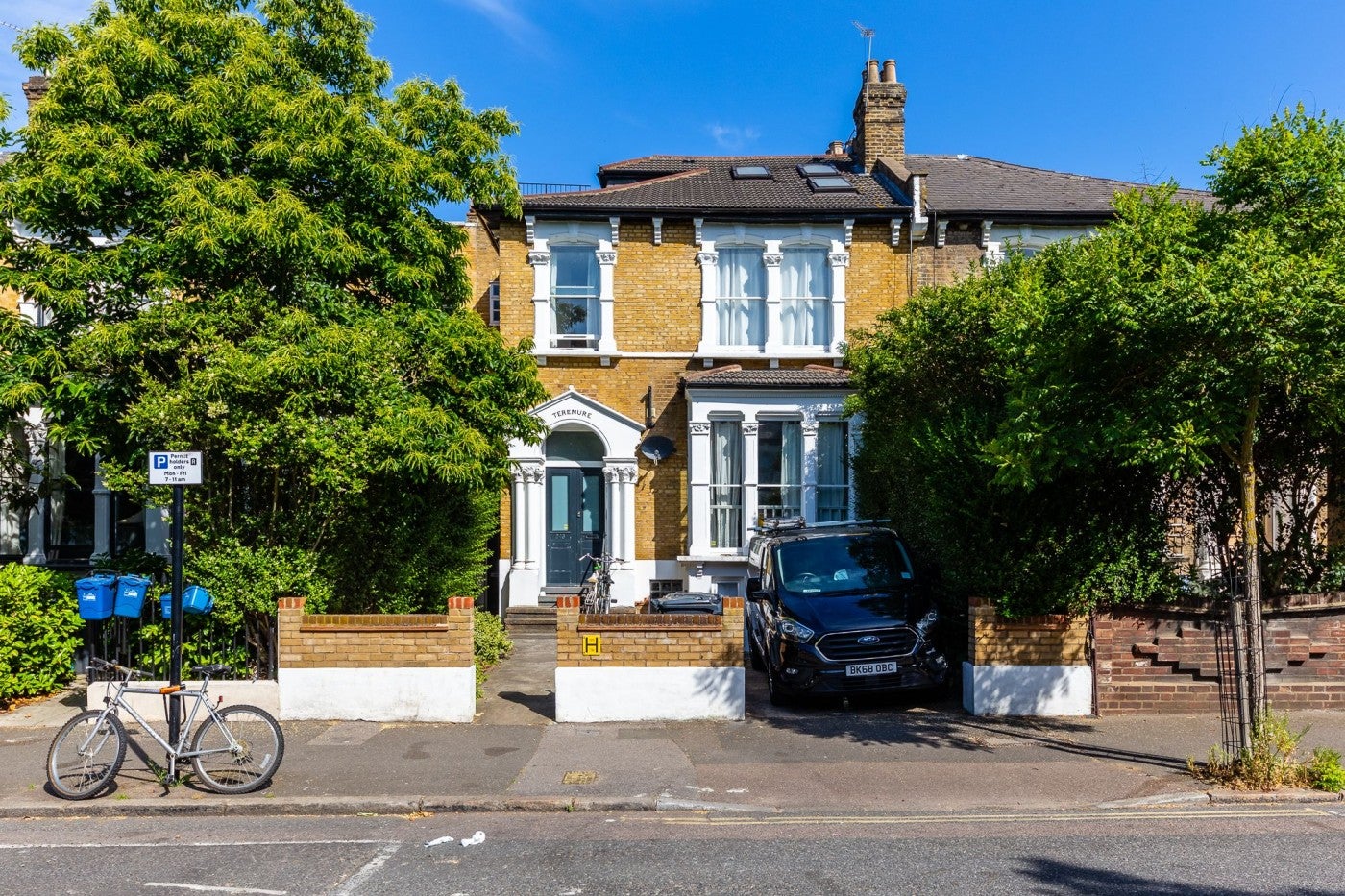 Flat Evering Road in Greater London