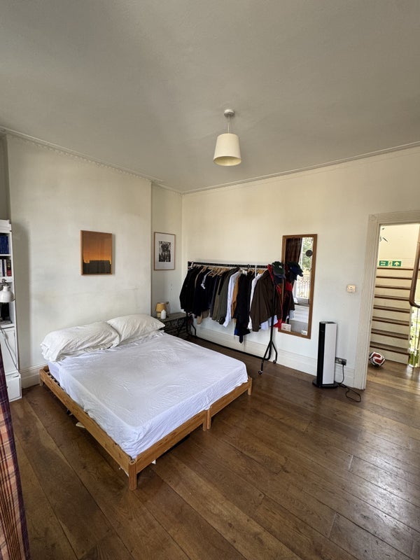 Room Balls Pond Road in Greater London