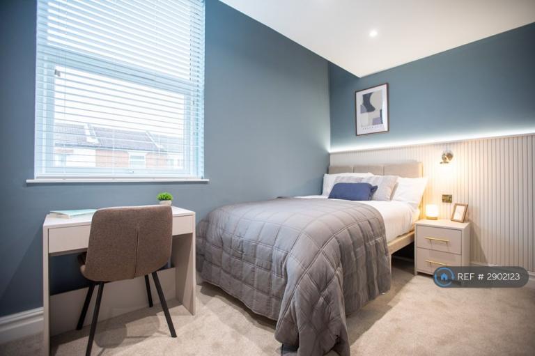 Room Chichester Road in Portsmouth