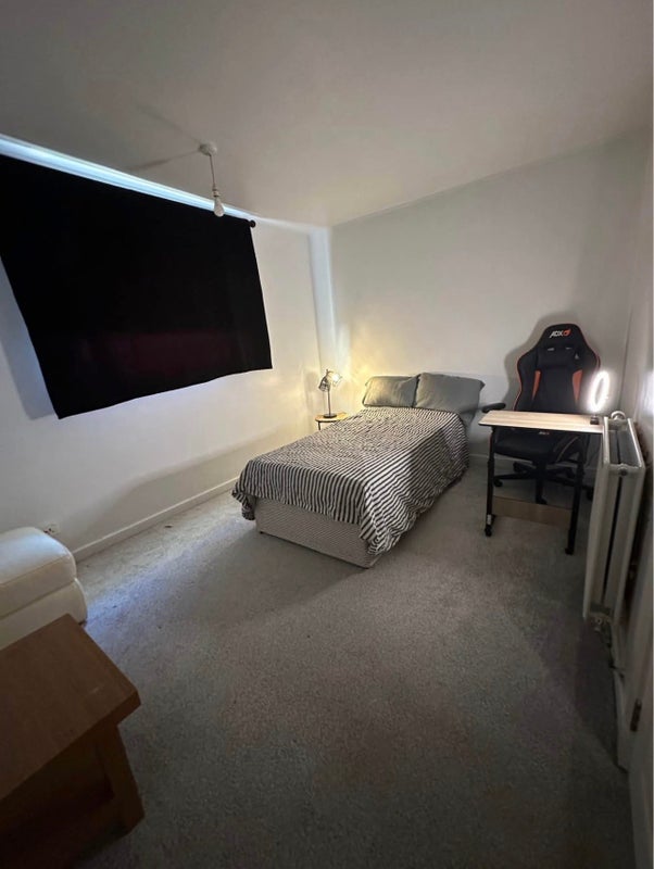Room Tarfside Gardens in Glasgow
