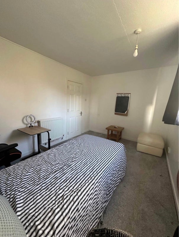 Room Tarfside Gardens in Glasgow