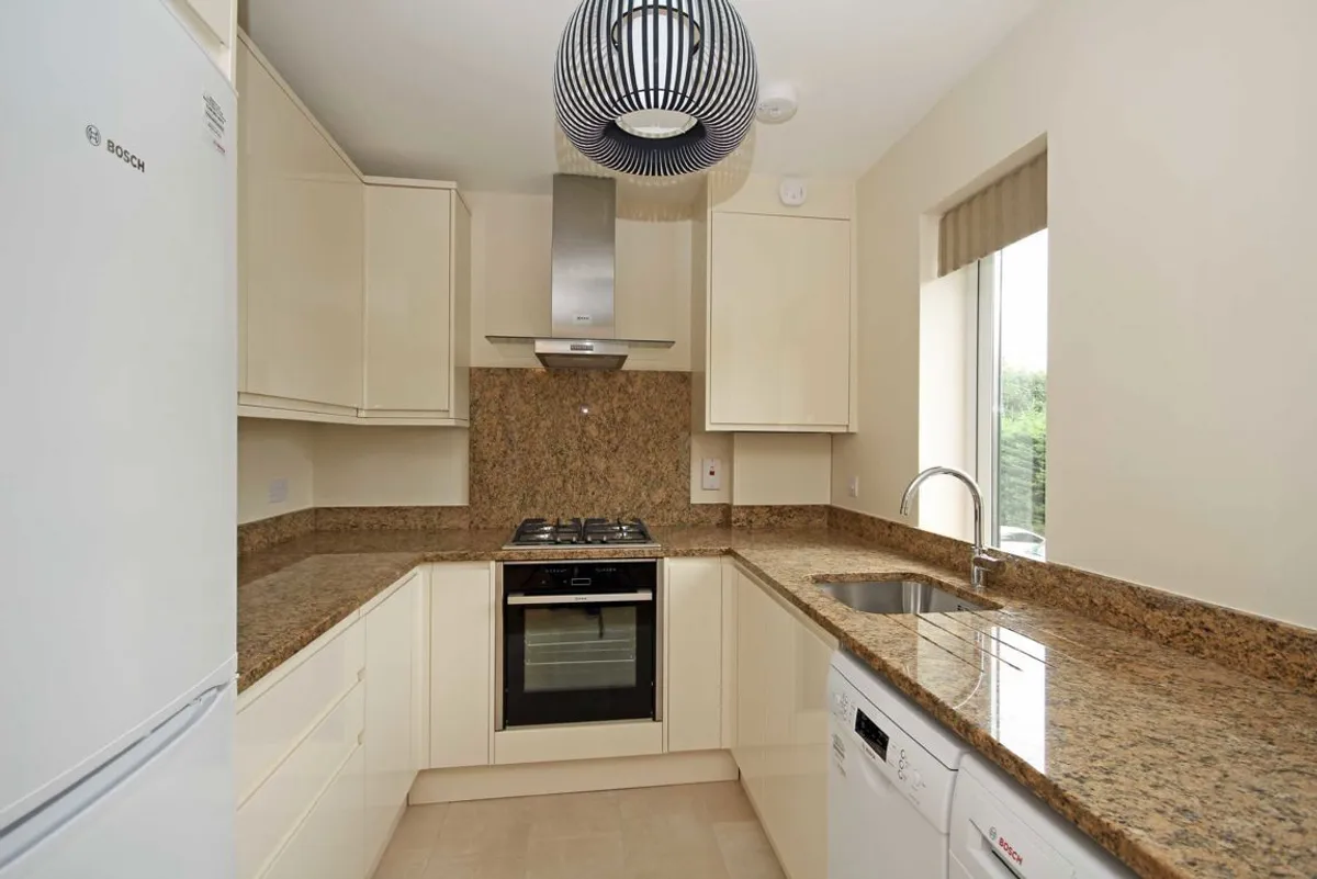 Flat Twyford Avenue in Greater London