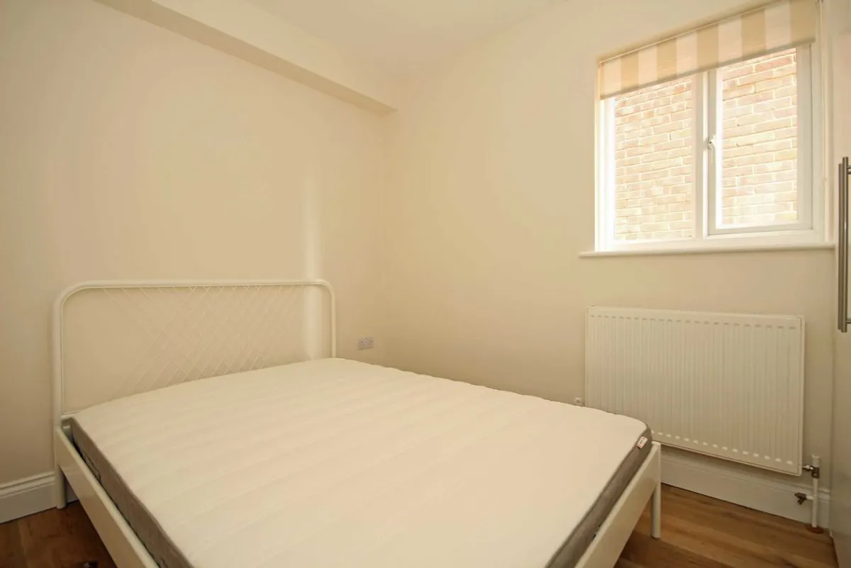 Flat Twyford Avenue in Greater London