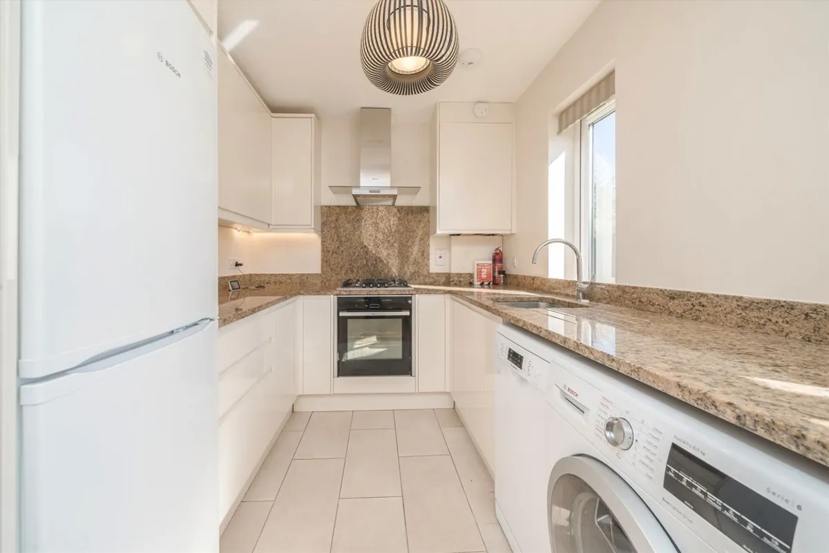Flat Twyford Avenue in Greater London