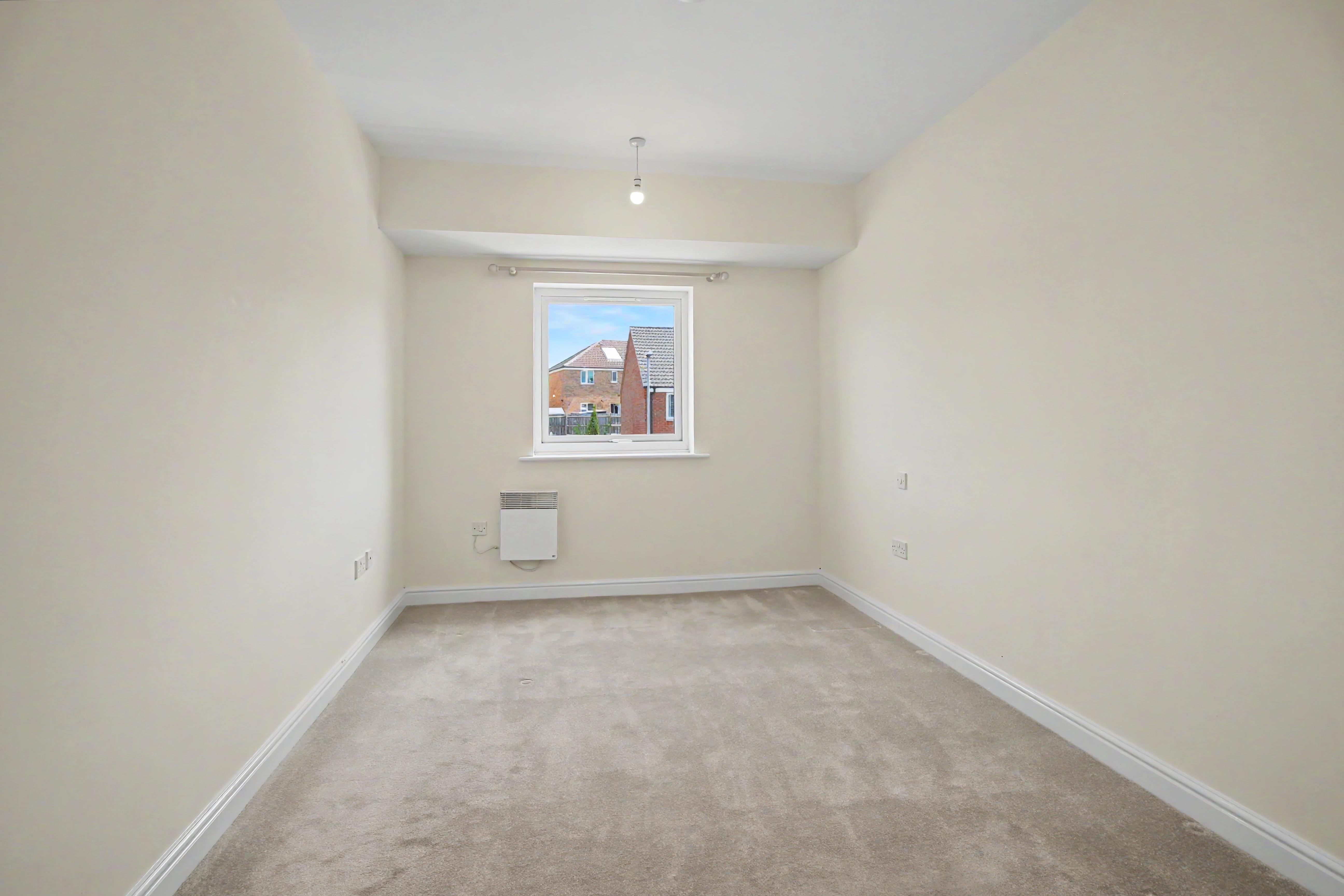 Flat Slim Close in Kettering