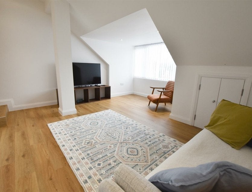 Flat Albert Road in Greater London