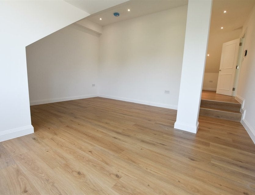 Flat Albert Road in Greater London