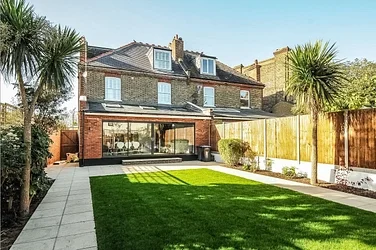 Flat Sarre Road in Greater London