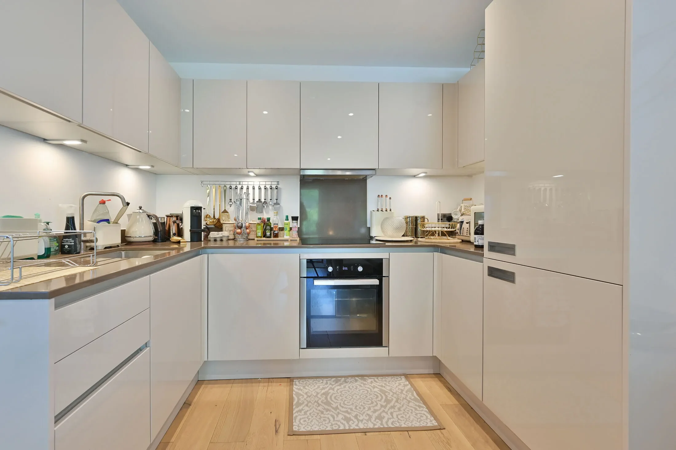 Flat Rose Gardens in Watford