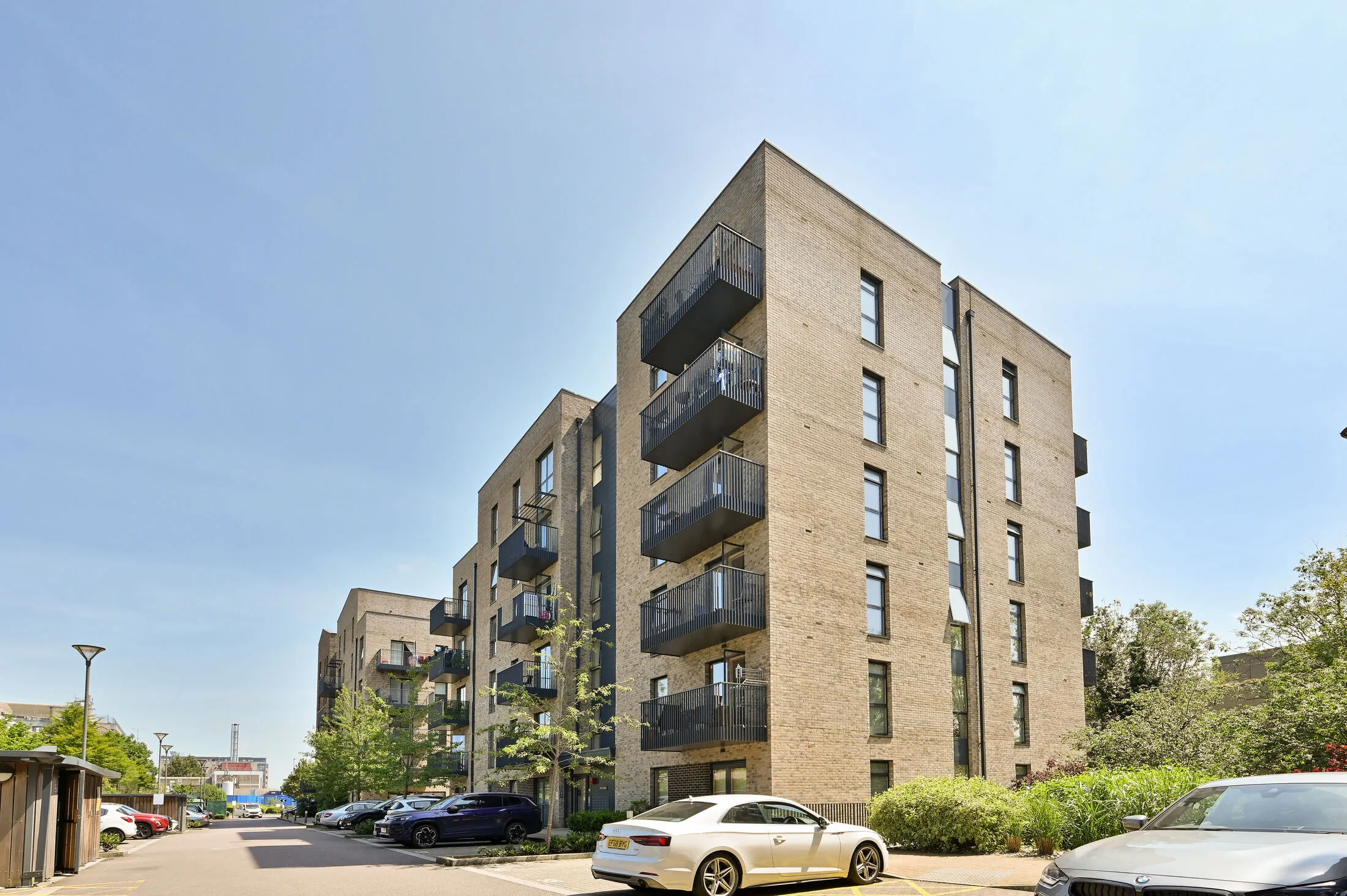 Flat Rose Gardens in Watford