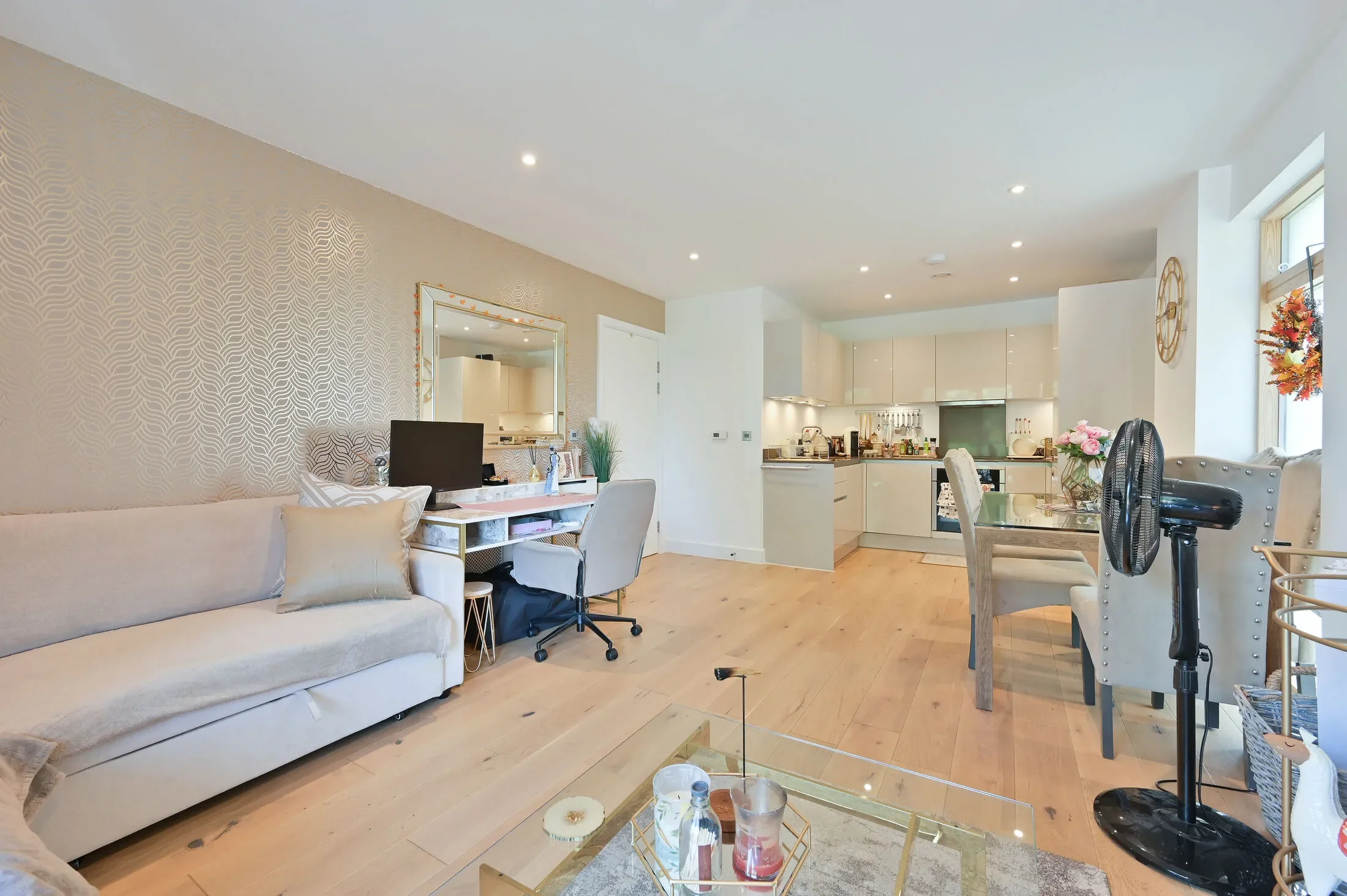 Flat Rose Gardens in Watford