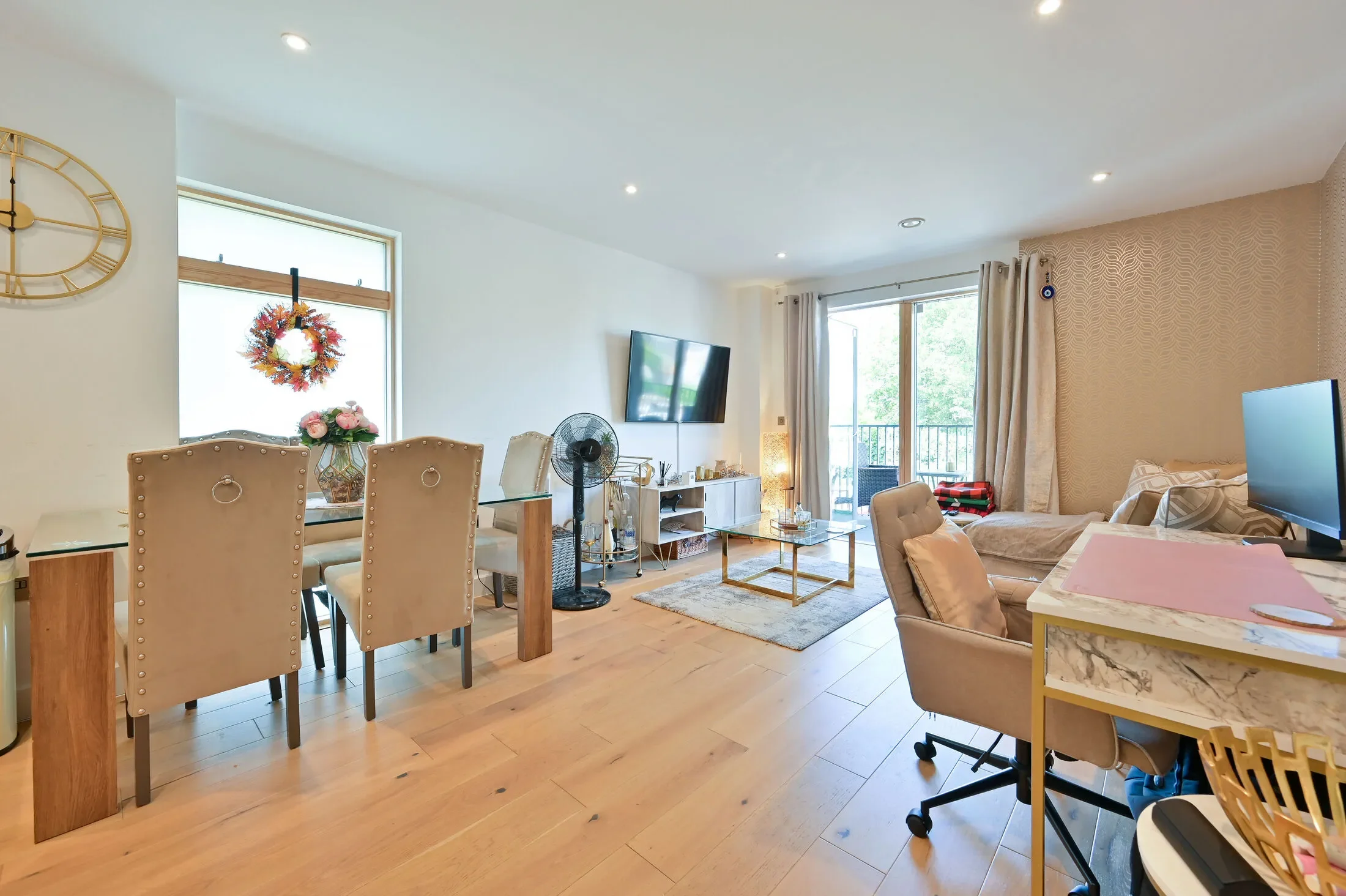 Flat Rose Gardens in Watford