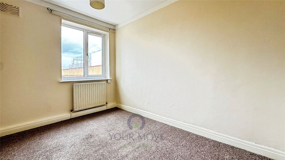 Flat Broadway in Greater London