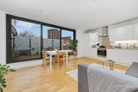 Flat Hackney Road in Greater London