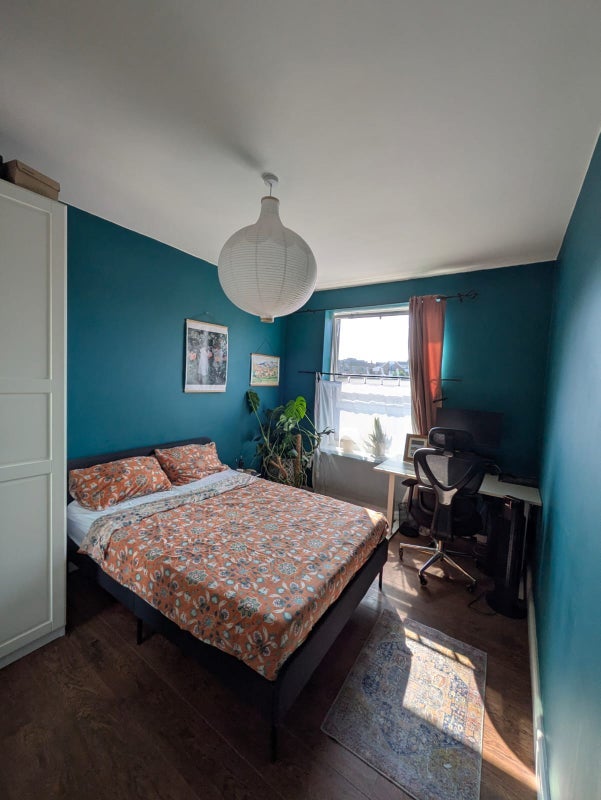 Flat Prusom Street in Greater London