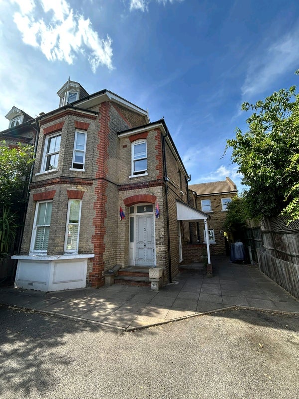 Room Granville Road in Greater London