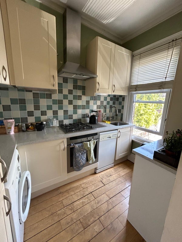 Room Granville Road in Greater London