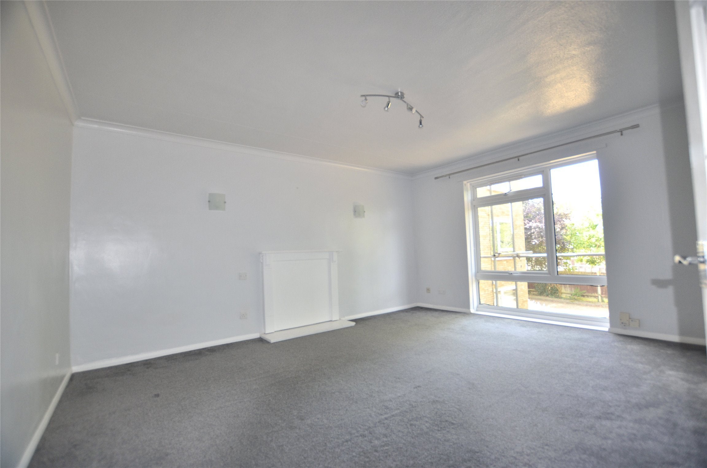 Flat Beddington Gardens in Greater London