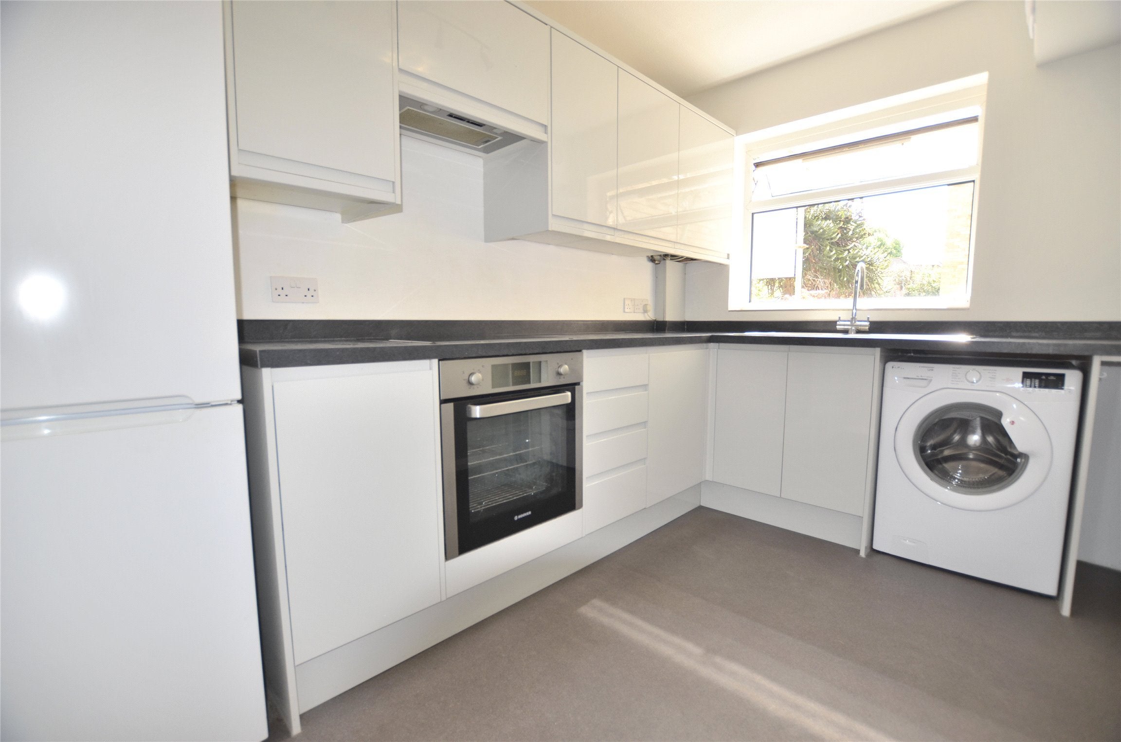 Flat Beddington Gardens in Greater London