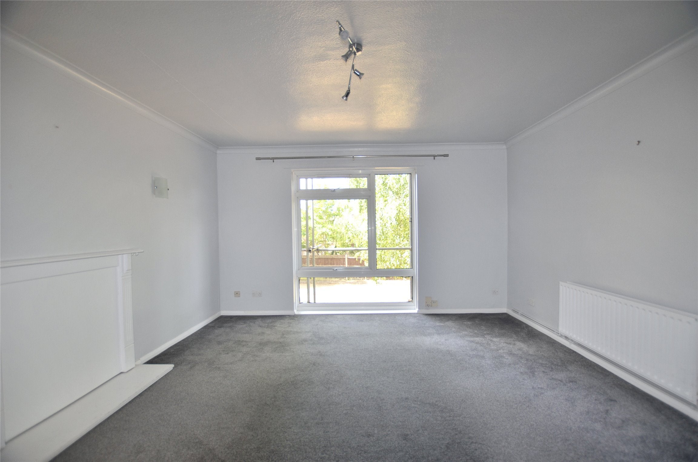 Flat Beddington Gardens in Greater London