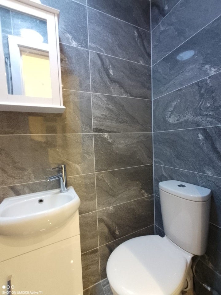 Room Gleneldon Road in Greater London