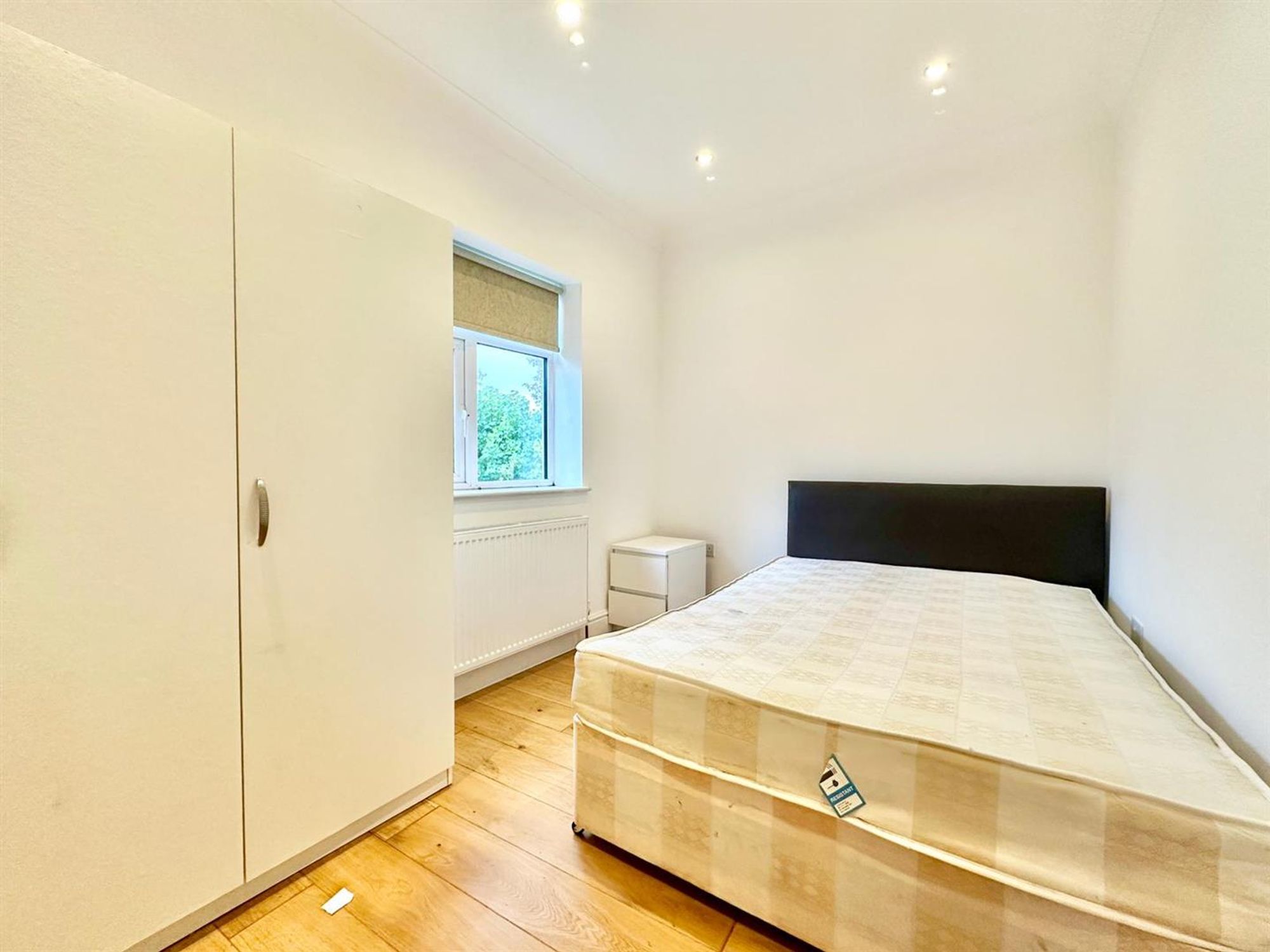 Room Courthill Road in Greater London