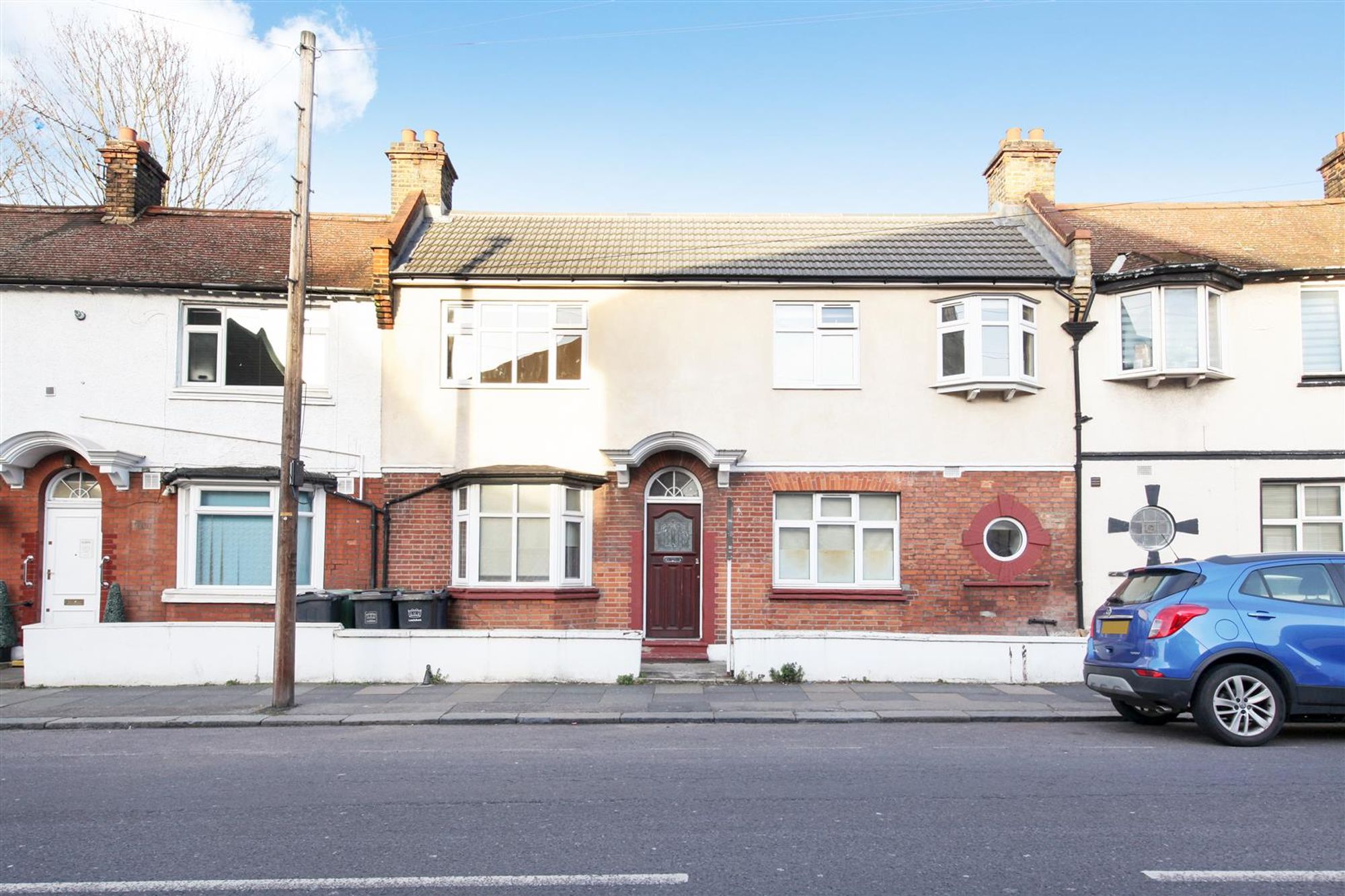 Room Courthill Road in Greater London