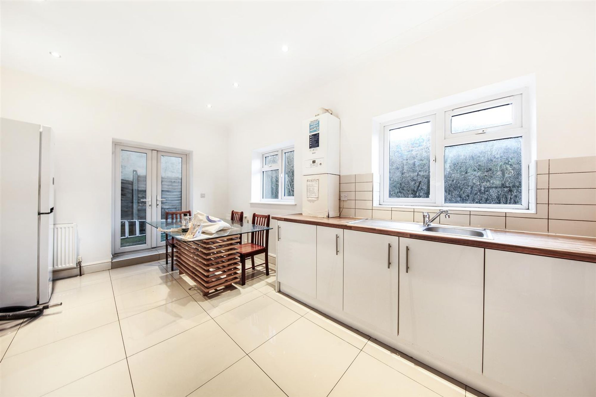 Room Courthill Road in Greater London