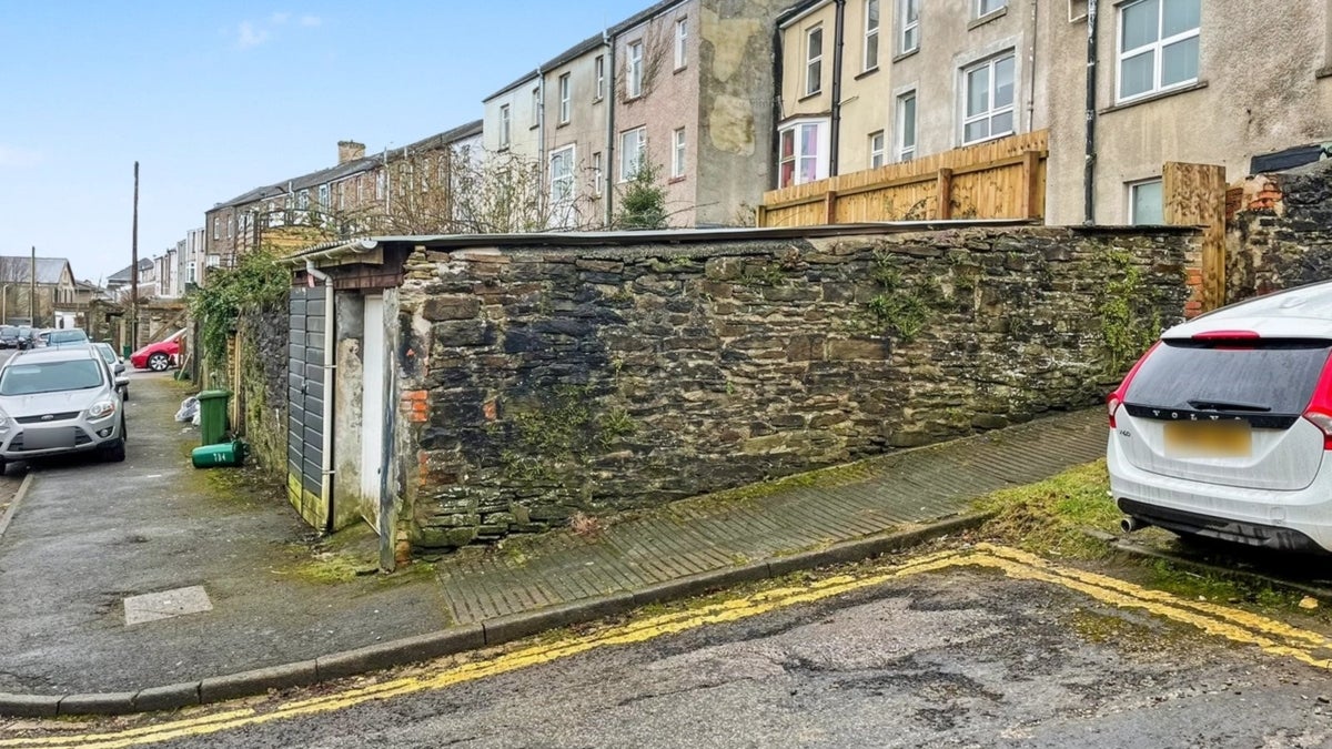 Flat Wood Road in Pontypridd
