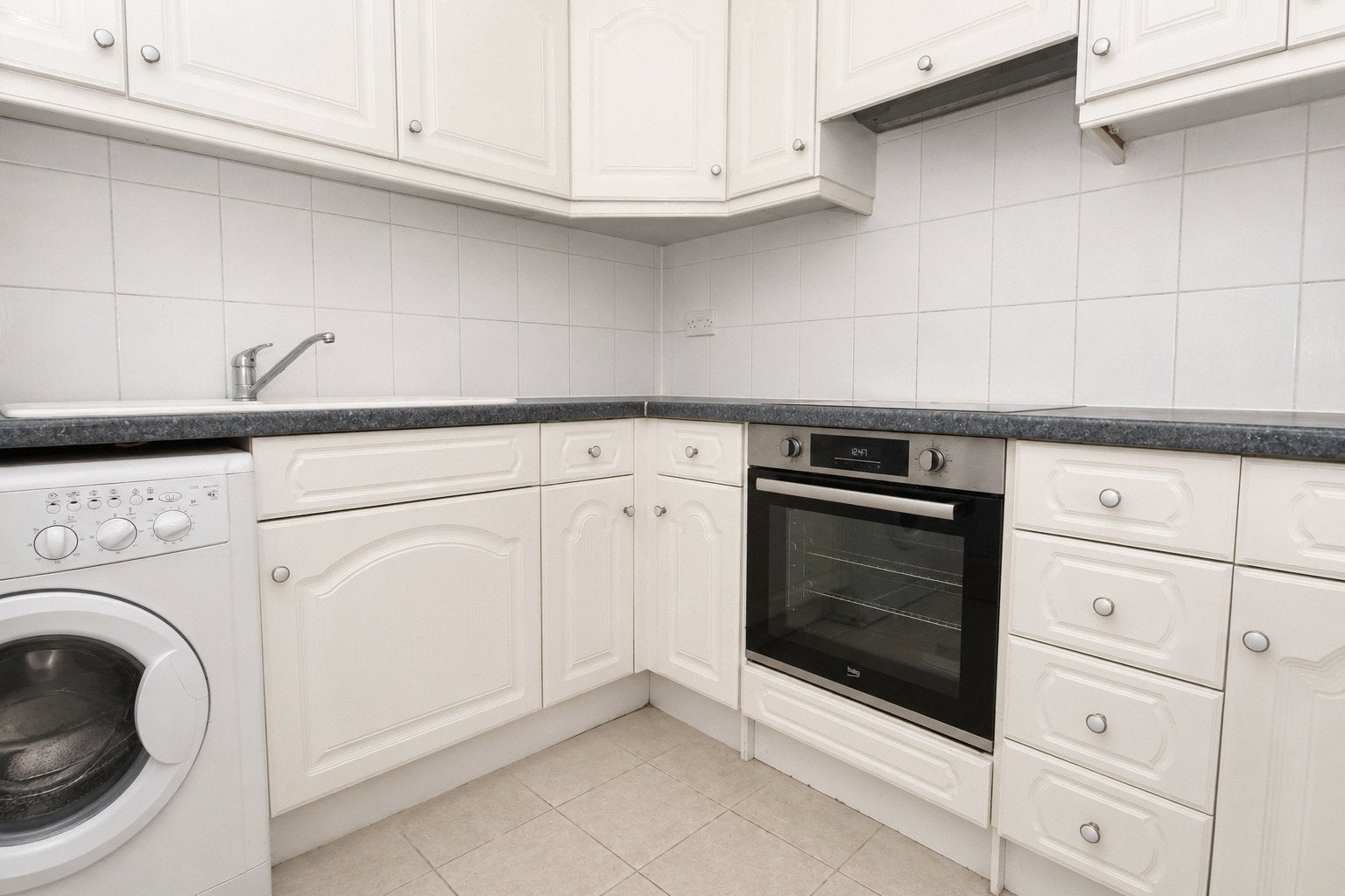 Flat Selhurst Road in Greater London