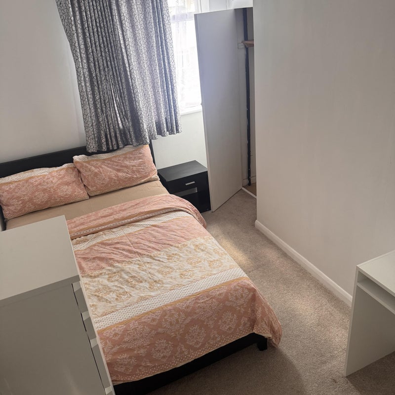 Room Tyeshurst Close in Greater London