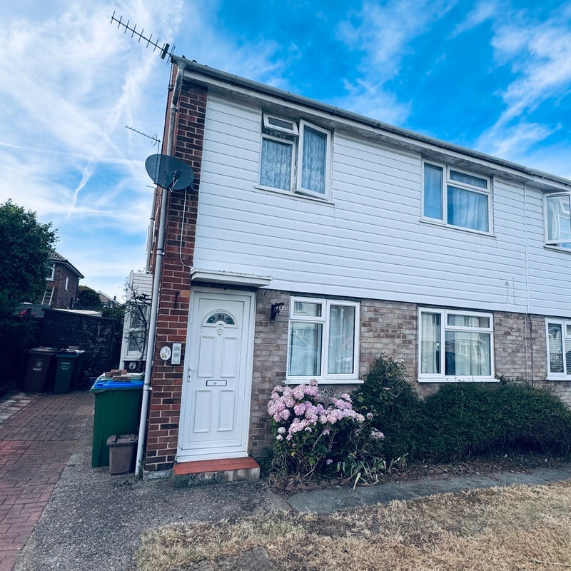 Room Tyeshurst Close in Greater London