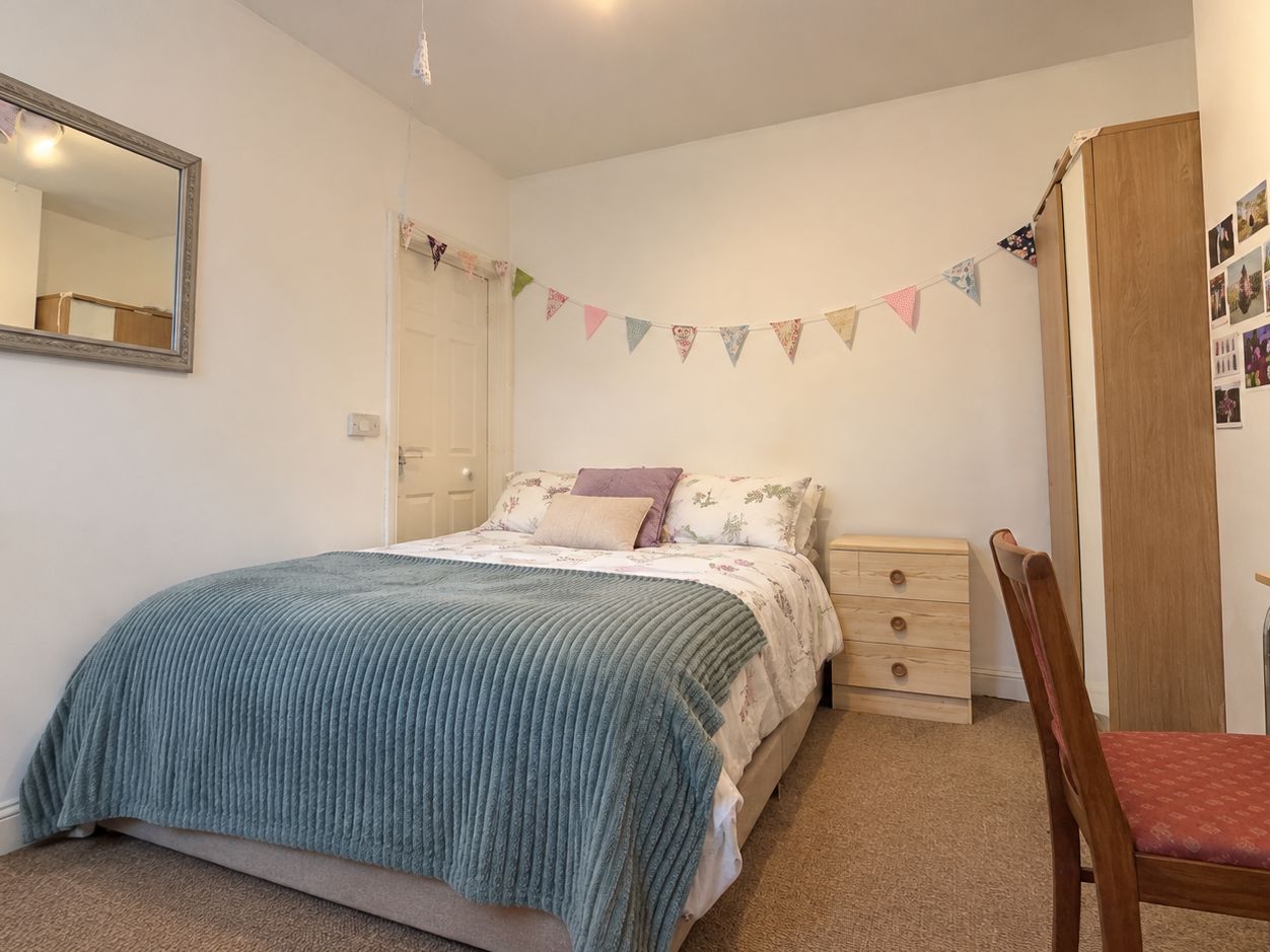 Flat Sommerville Road in Bristol