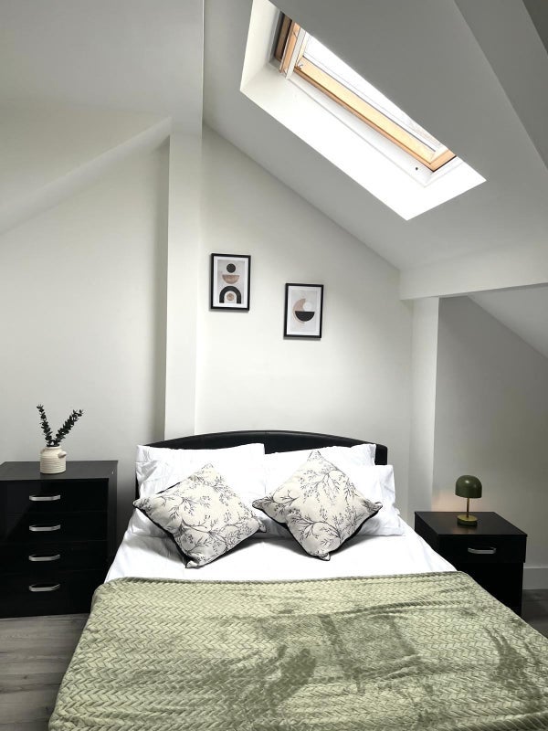 Room Manor Avenue in Trafford