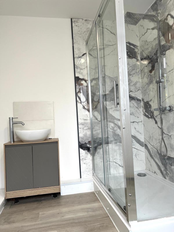 Room Manor Avenue in Trafford