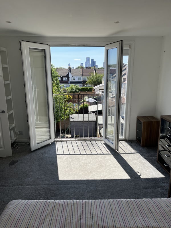 Room Wydehurst Road in Greater London