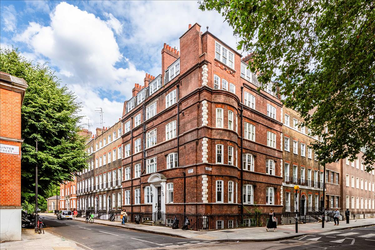 Flat Handel Street in Greater London
