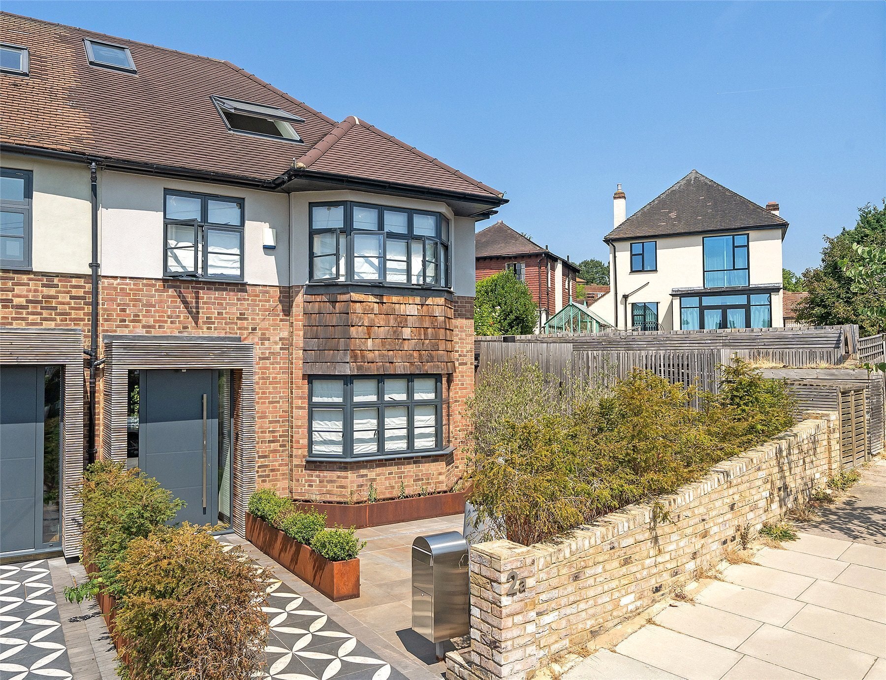 Flat Radlet Avenue in Greater London