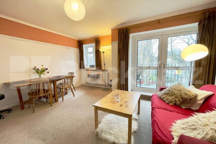 Flat Borough High Street in Greater London