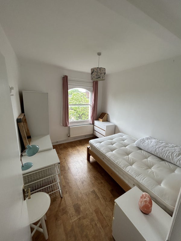 Room St Charles Square in Greater London