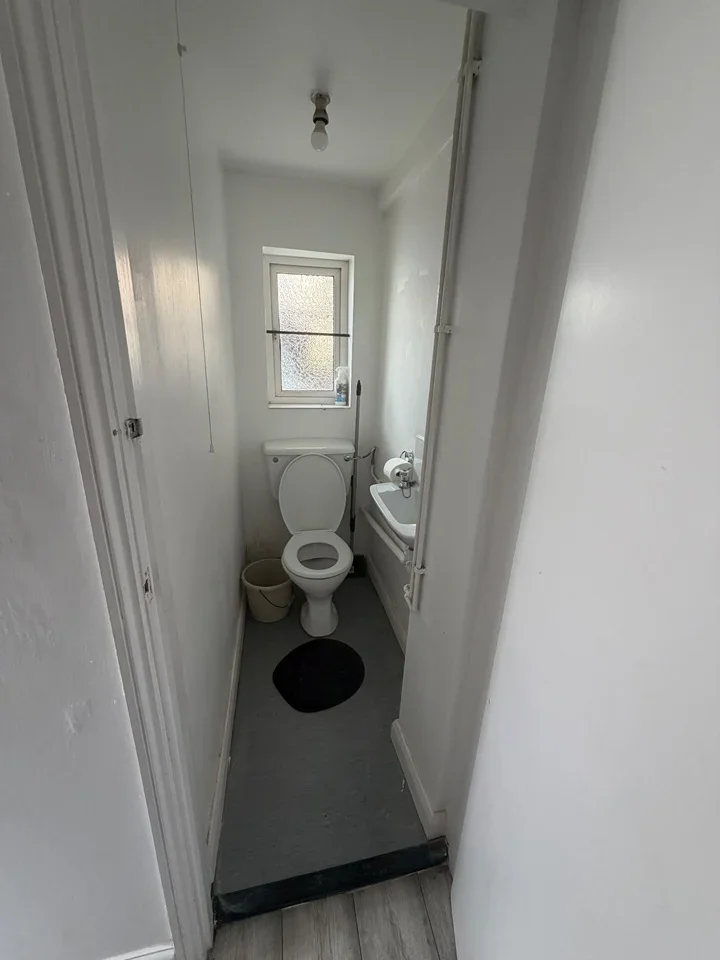 Flat Biddulph Road in Greater London