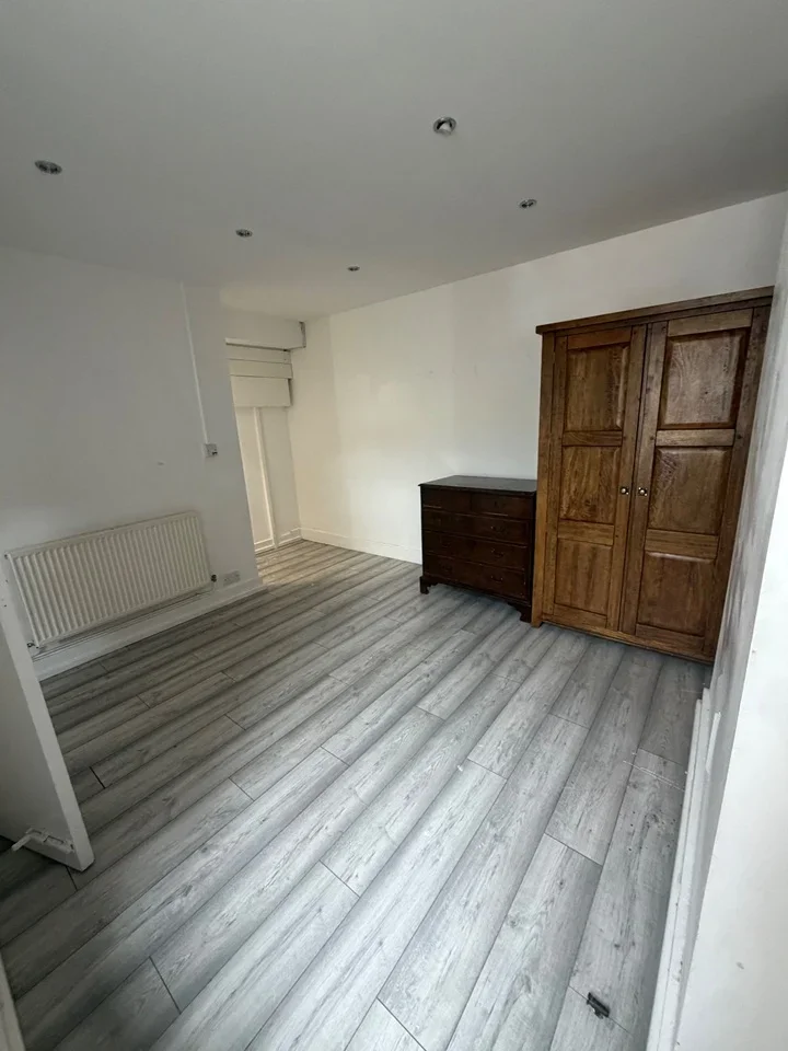 Flat Biddulph Road in Greater London