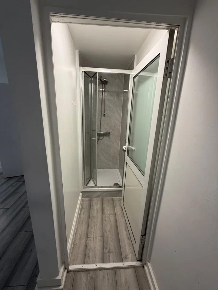 Flat Biddulph Road in Greater London