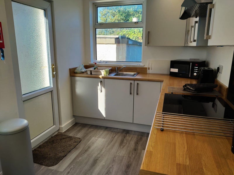 Room Kingsholm Road in Bristol