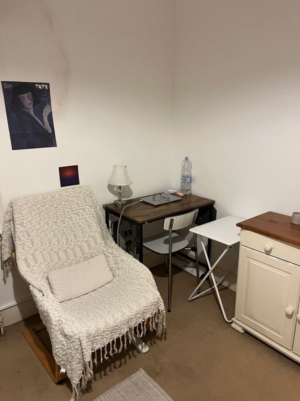 Room Dorset Road in Greater London