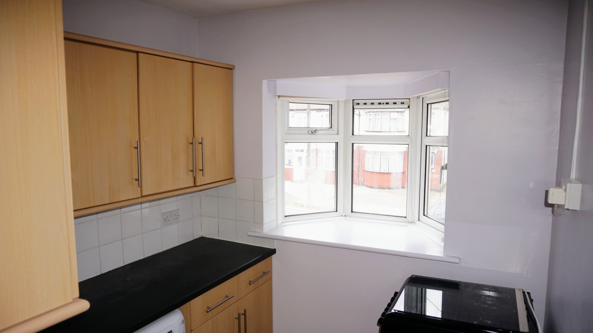 Flat Kenmore Avenue in Greater London