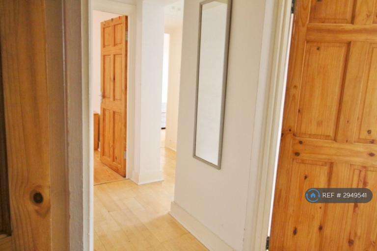 Flat Fair Street in Greater London