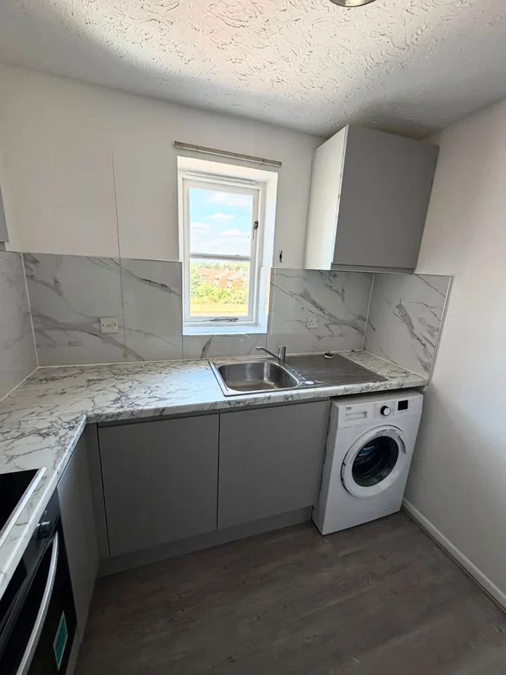 Flat Lewes Close in Grays